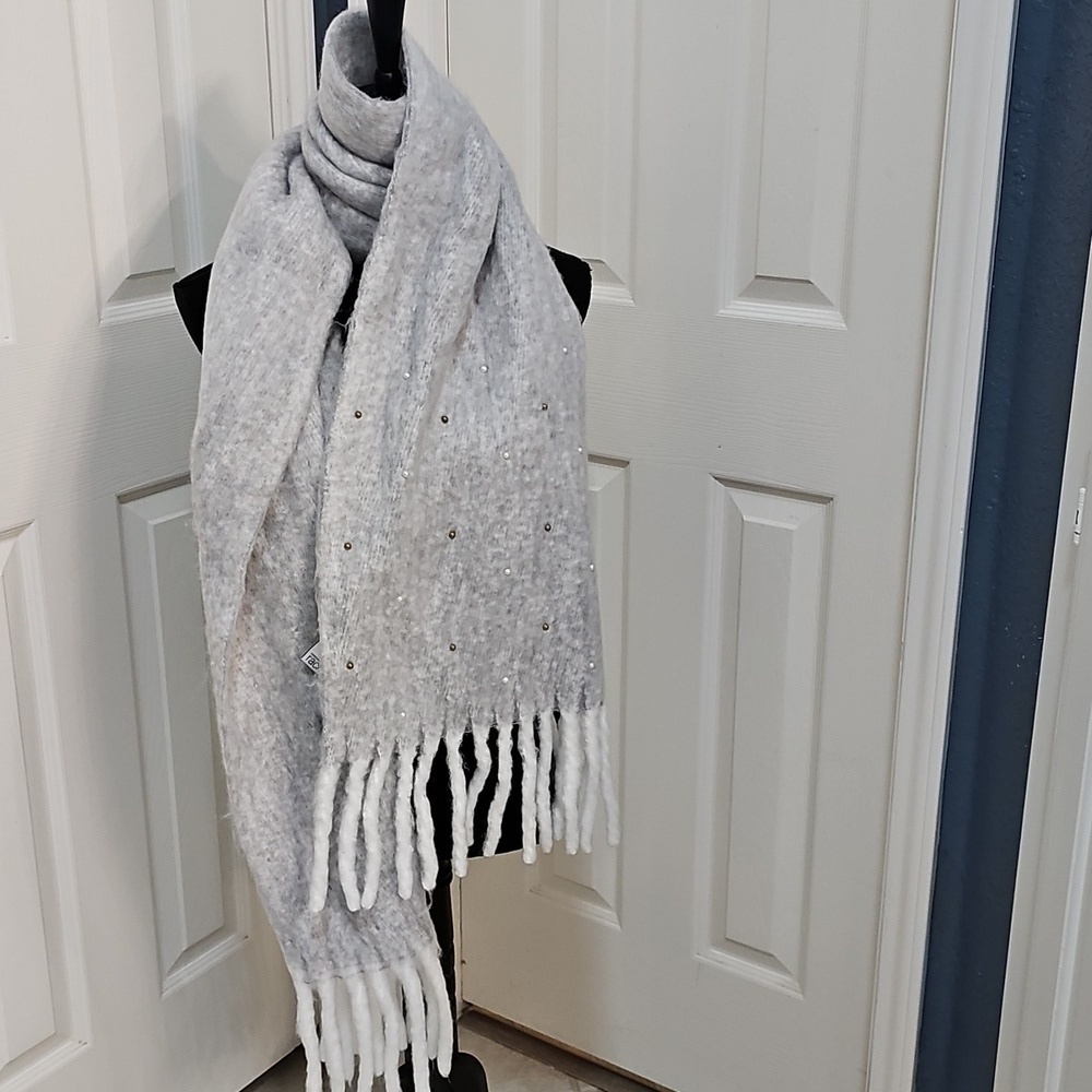 New Nordstrom Rack Faux Pearl Embellished Scarf Gray/White Os — image 3 of 8